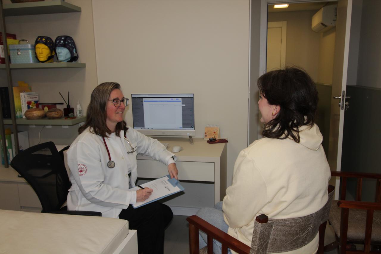Consulta médica individualizada sobre obesidade e diabetes na Clínica Genuína