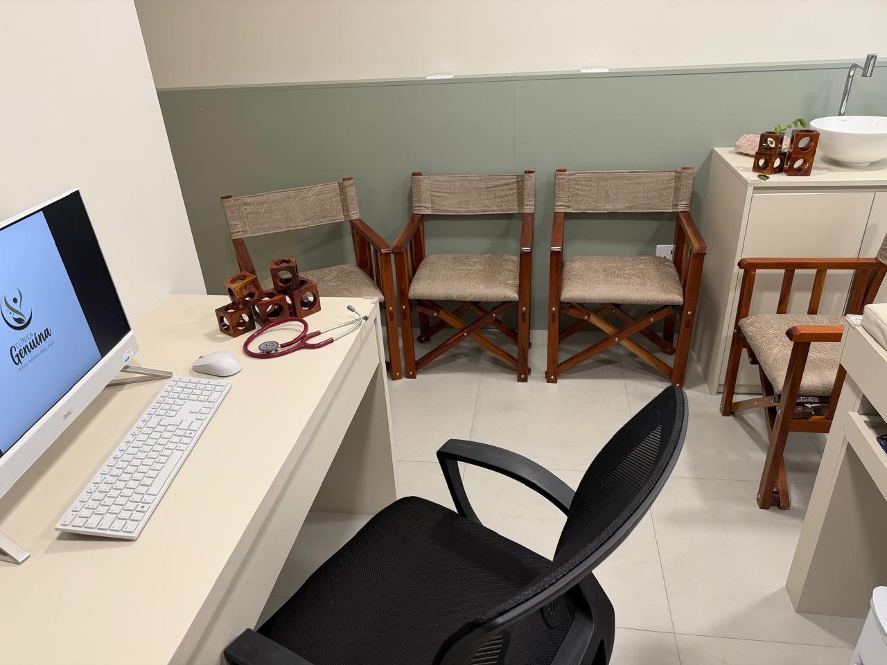 Sala de consulta da Clínica Genuína